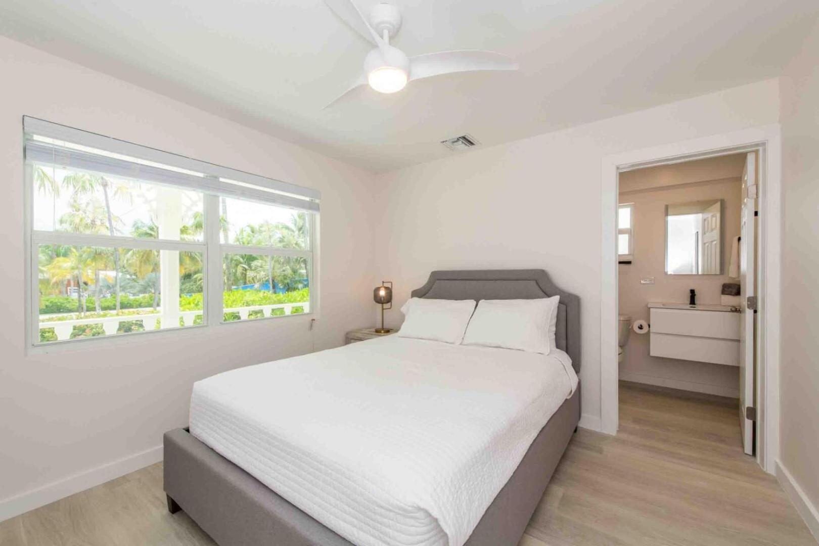 Thatch Hill - Renovated Beach House With Pool, Short Walk To The Rum Point Club Driftwood Village ภายนอก รูปภาพ