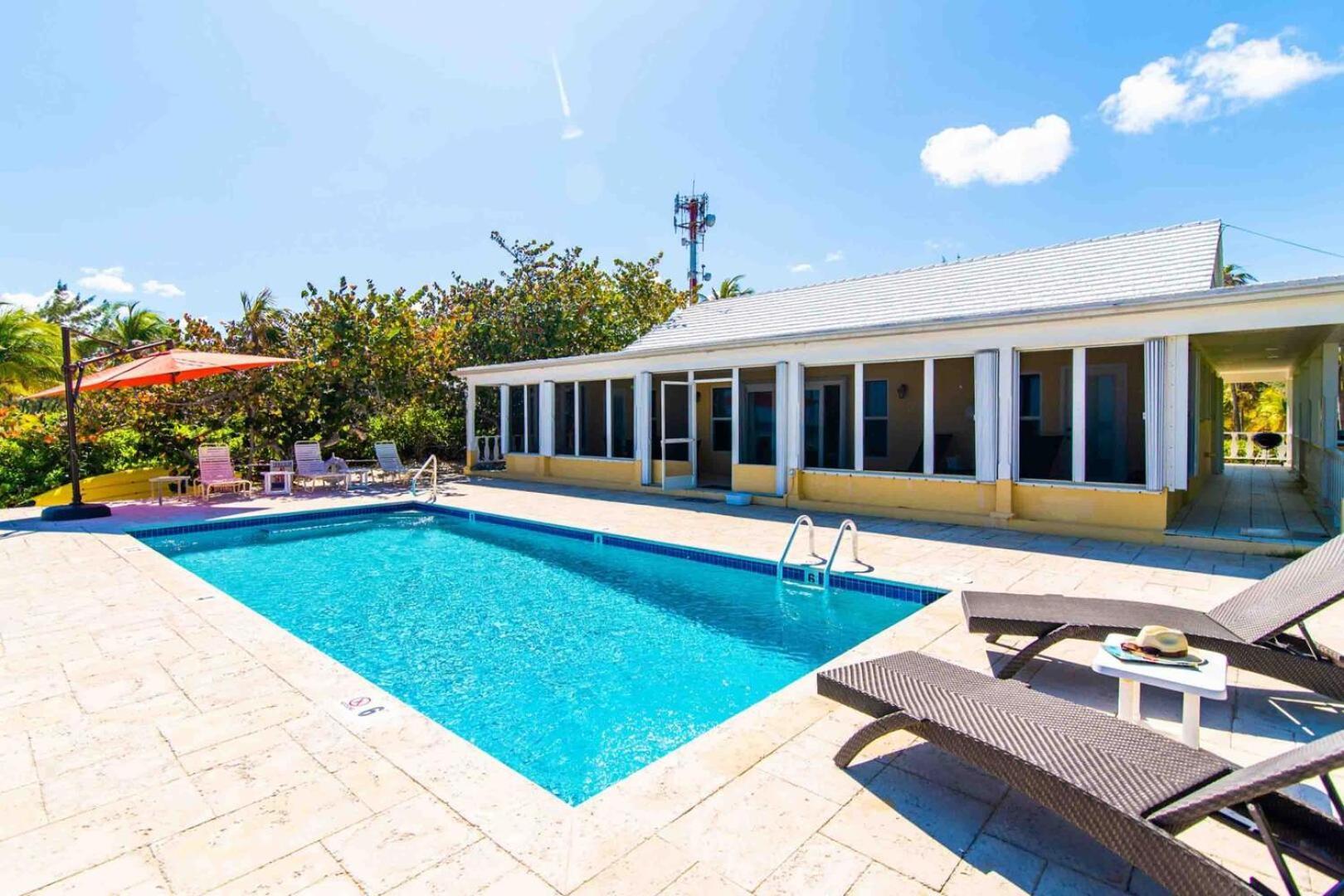 Thatch Hill - Renovated Beach House With Pool, Short Walk To The Rum Point Club Driftwood Village ภายนอก รูปภาพ