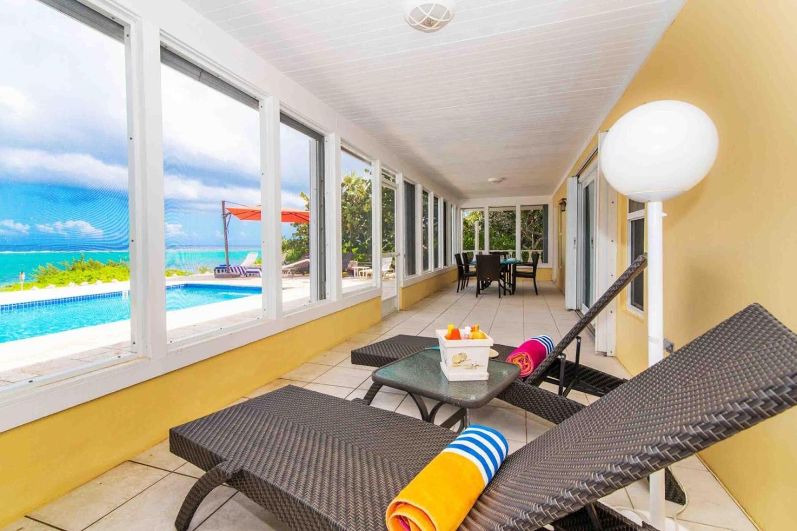 Thatch Hill - Renovated Beach House With Pool, Short Walk To The Rum Point Club Driftwood Village ภายนอก รูปภาพ
