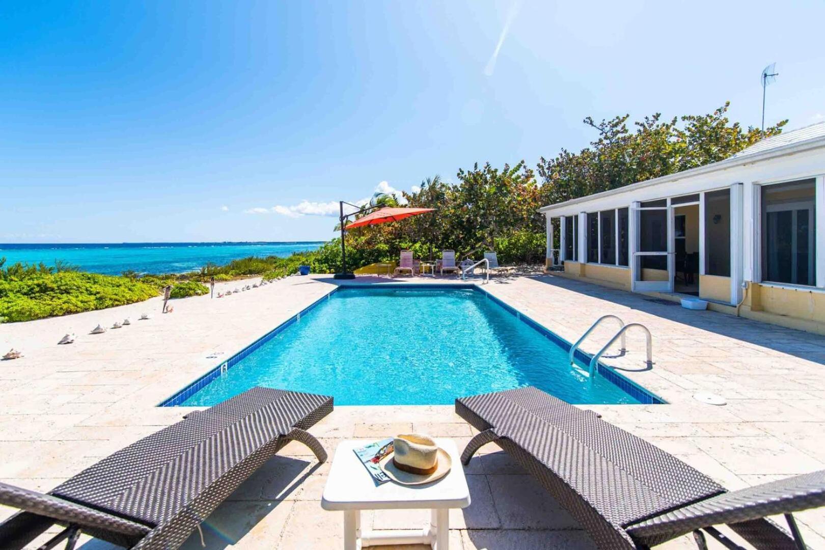 Thatch Hill - Renovated Beach House With Pool, Short Walk To The Rum Point Club Driftwood Village ภายนอก รูปภาพ